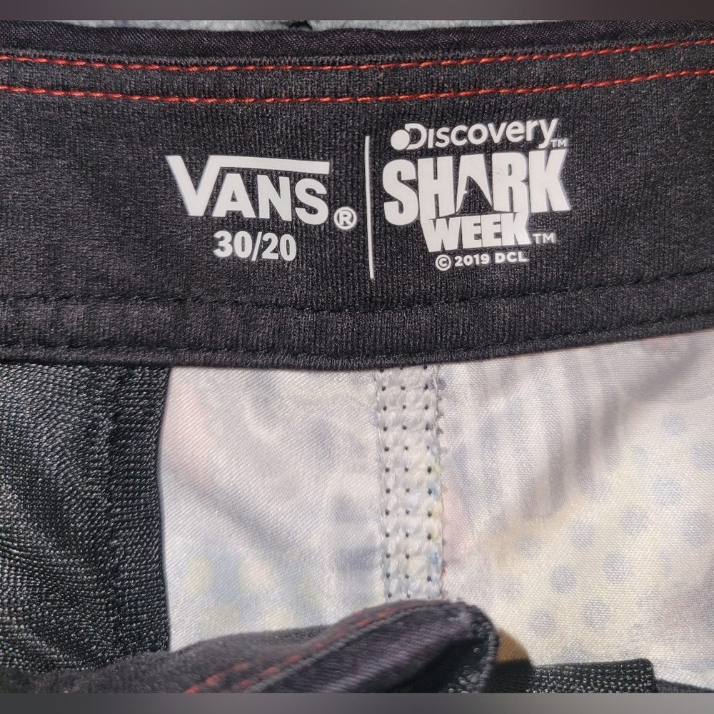 Vans Swim Trunks Discovery Shark Week 🦈 Sz 30/20 - Picture 3 of 8